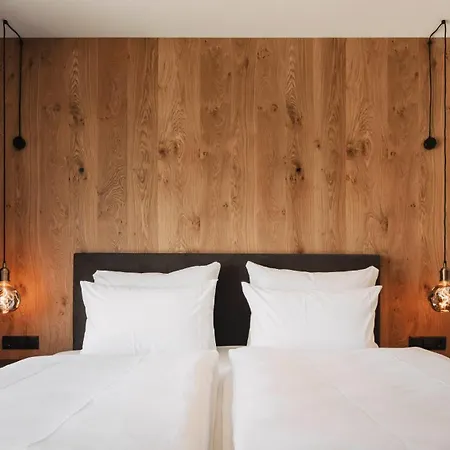 Triple A * Зефельд-ін-Тіроль